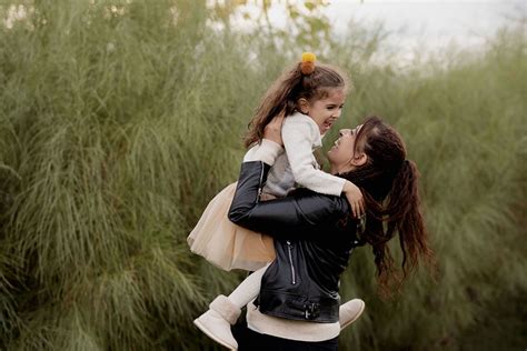 fotos madre e hija originales|madre hija relacion.